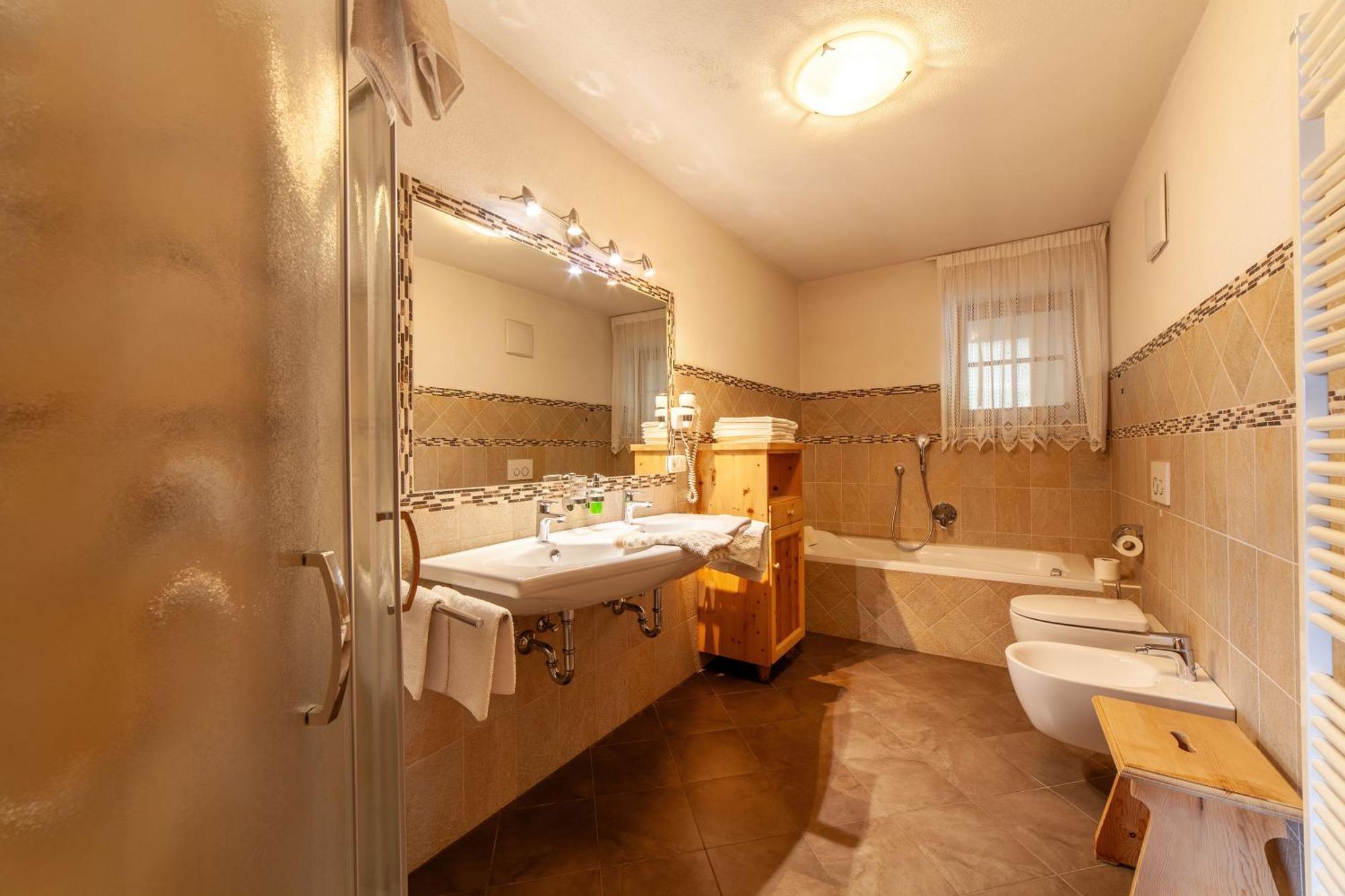 Huberhof Apartman Villandro Kültér fotó